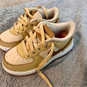 Nike Force One LV8 Toddler Shoe in Pearl White/ Ale Brown/ Sesame